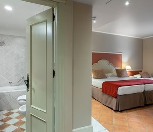 Triple Room  Vincci La Rábida 4* Seville